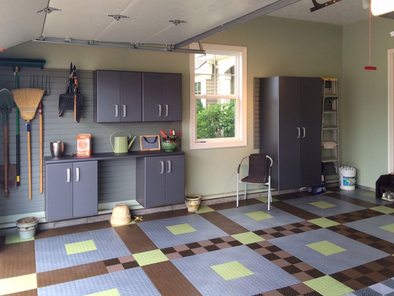 Big Floors RaceDeck CircleTrac, Interlocking Non-Slip Garage Flooring Tile, Durable, Modular, Heavy-Duty Copolymer, Easy Install (Royal Blue, 12 Pack of 12 x 12" Tiles)